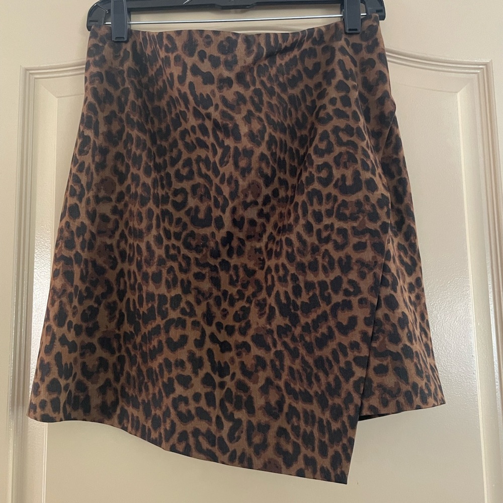 NWT Ann Taylor Animal Print Crossover Mini Skirt Size 8